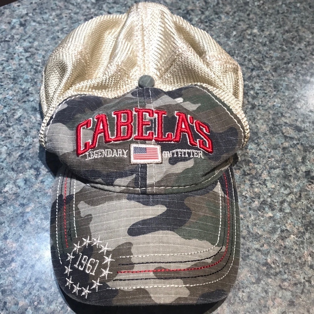 Cabela’s Camo and gold baseball style hat.  One size